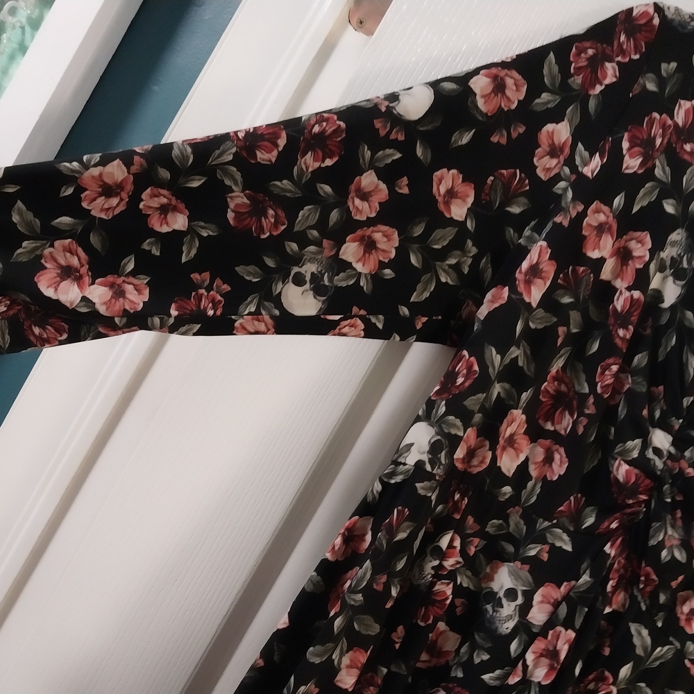 Torrid Black Pink Floral Skulls Stretch Vneck Long Sleeve Dress - Size 2x - Picture 5 of 6